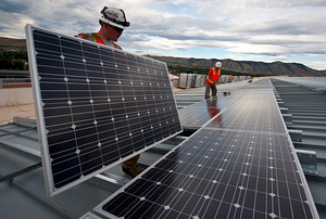 Pakume tööd päikesepaneelide paigaldamise töölistele Rootsis