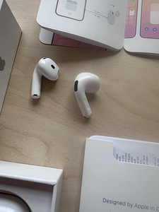 Apple AirPods 4 ANC (2 foto / 5)