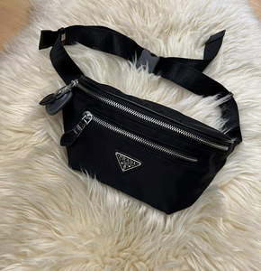 Поясная сумка Prada (1 фото из 5)
