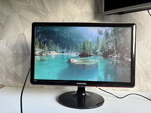 Samsung 23” (2 foto / 6)