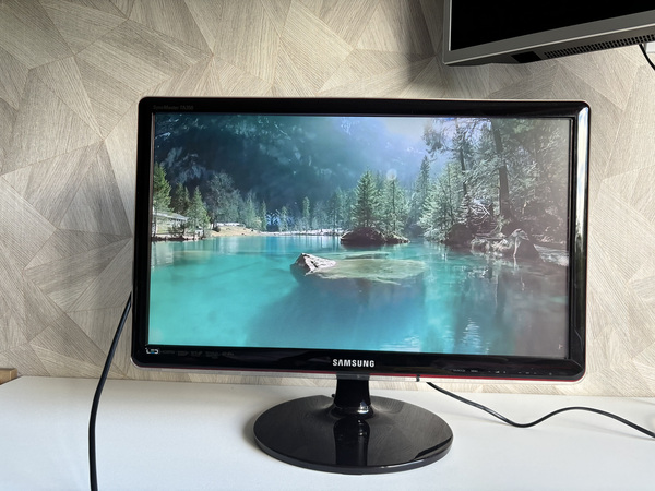 Samsung 23”