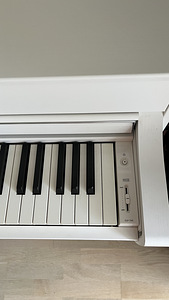Yamaha CLP-745 WH digitaalne klaver (2 foto / 3)