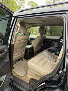 Müüa Toyota Land Cruiser 200 (8 foto / 12)