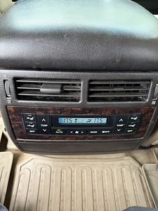 Müüa Toyota Land Cruiser 200 (9 foto / 12)