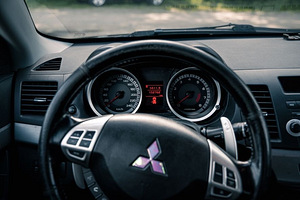 Mitsubishi lancer 2008 (6 foto / 10)