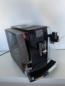 Кофемашина Jura E8 Chrone (2 фото из 5)