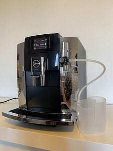 Кофемашина Jura E8 Chrone (5 фото из 5)
