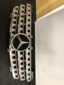 Grill Mercedes ML320 w164 (2 foto / 3)