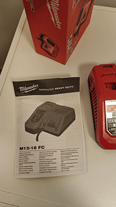 M18 & M12 Multi-Voltage Зарядное устройство Milwaukee (4 фото из 5)