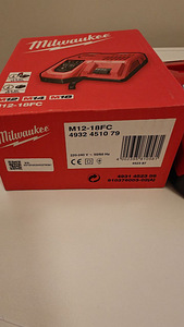 M18 & M12 Multi-Voltage Зарядное устройство Milwaukee (5 фото из 5)
