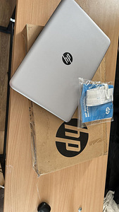 Laptop (3 foto / 4)