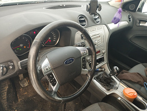M/V Ford Mondeo 2.0 бензин (5 фото из 6)