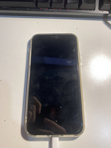 iPhone XR 81% (4 foto / 4)