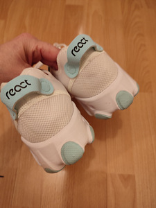 Кроссовки Nike (2 фото из 4)
