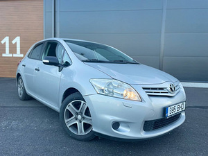 Toyota auris (1 фото из 11)