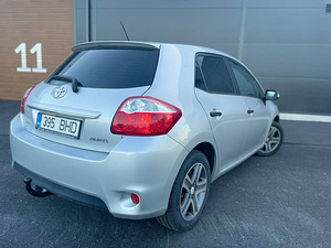 Toyota auris (4 фото из 11)