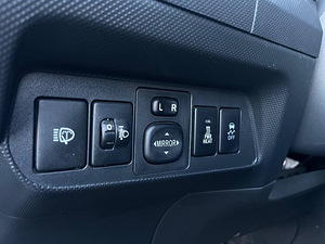 Toyota auris (7 фото из 11)