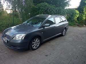 Toyota Avensis Executive 2.2 D (2 foto / 9)