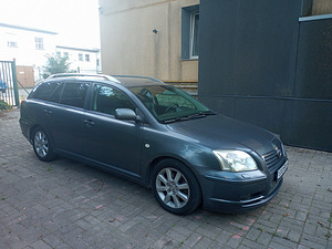 Toyota Avensis Executive 2.2 D (4 foto / 9)