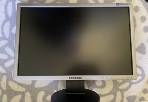 Samsung monitor (1 foto / 2)