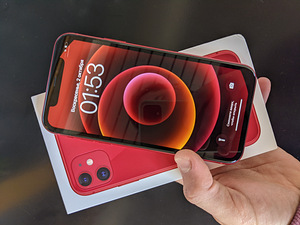 iPhone 11 (64 Гб) КРАСНЫЙ (1 фото из 7)