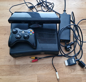 Xbox 360 Slim RGH 3.0 Hdd 300gb (1 foto / 2)