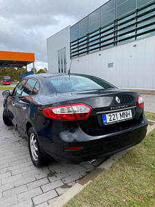 Renault Fluence 1.6i (8 фото из 15)