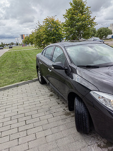 Renault Fluence 1.6i (13 фото из 15)