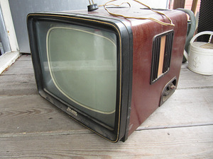 Antiik televiisor (1 foto / 2)