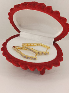 Серьги из нетемнеющего металла (3 фото из 10)