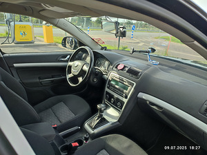 Skoda Oktavia 2010 (3 foto / 12)