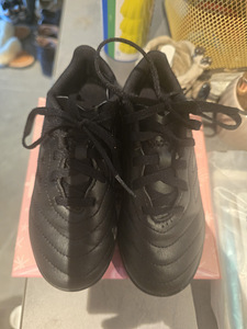 Adidas jalgpallijalatsid (2 foto / 4)