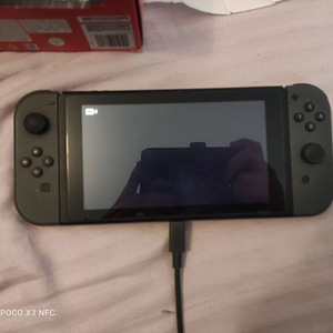 Nintendo Switch V2 ja 2 Nintendo mängu (2 foto / 5)