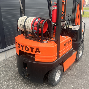 Toyota FGL15 Gaasitõstuk (5 foto / 8)