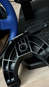 Игровой руль Thrustmaster T150 (8 фото из 9)