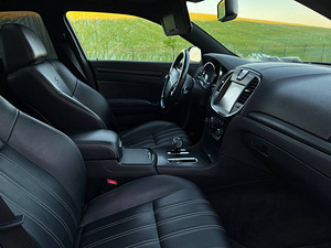 Chrysler 300s AWD (7 foto / 12)