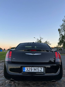 Chrysler 300s AWD (8 foto / 12)