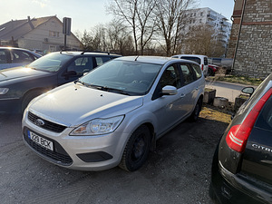Ford Focus 2010 1.6 (3 foto / 3)