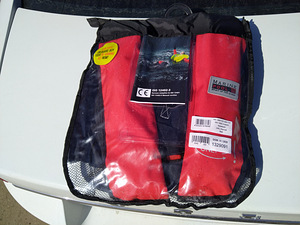 Спасательные жилеты 6 штук 55€ каждый