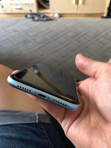 iPHONE XR BLUE EDITION 64GB (4 foto / 6)