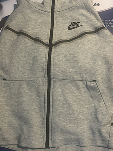 Nike tech fleece (1 фото из 3)