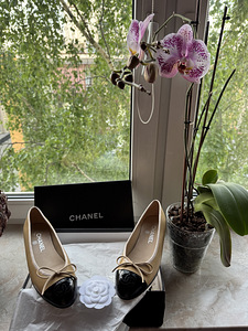 Шикарные классические балетки Chanel из кожи ягненка (4 фото из 5)
