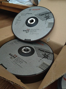 Bosch kettad (2 foto / 3)