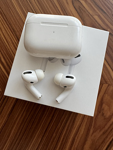 Airpods Pro with Wireless Charging Case (1 foto / 2)