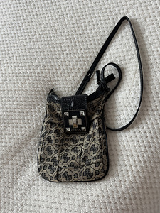 Müüa Guess üleõlakott (1 foto / 3)