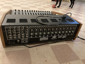 Peavey 1200 watt (3 foto / 8)