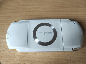PSP mängukonsool (3 foto / 5)