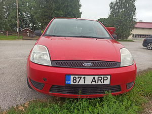 Ford Fiesta 2001, 1.3 (4 foto / 8)