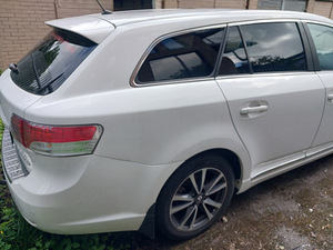 Toyota Avensis 2011 (2 foto / 4)