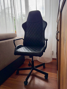 Компьютерный стул из IKEA (4 фото из 6)
